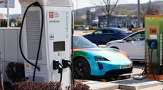 Ničí elektromobily rychlé nabíjení? Odborníci změřili životnost baterií
