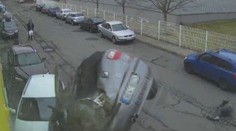 VIDEO: Řidič (19) vletěl do křižovatky v Praze, srazil ženu. Je těžce zraněná