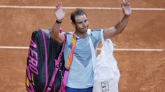 Nadal po zranění prohrál se španělským talentem, Djokovič jde na antuce dál