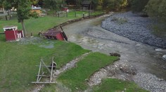 Řeka změnila koryto a odnesla kus pozemku westernového ranče