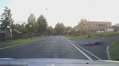 VIDEO: Na koloběžce předvedl oblouček a pak spadl. Nadýchal přes 3 promile
