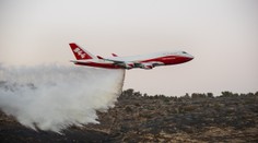 Chile spaluje velký požár, nasadili největší hasicí letadlo. VIDEO
