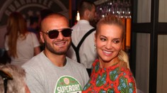 Dara Rolins se znovu objevila po boku Rytmuse.  V jeho náruči jen zářila