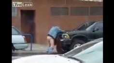 Opilý muž souložil s automobilem