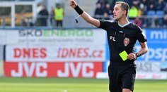 Derby bude pískat sudí, který dříve zařízl Spartu i Slavii. Fanoušci jsou proti