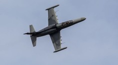 U Kolína spadlo vojenské letadlo! Pilot nepřežil
