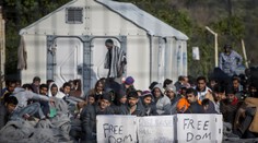 Migranti znovu podpálili uprchlické zařízení na řeckém Chiosu
