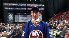 Do NHL přichází první Číňan! Šanci mu dali Islanders a čekají zisk