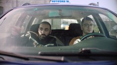 Zatrub na ni, dělej! Agresivitu mají řidiče odnaučit nekorektní VIDEA