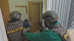 Muž se v Hradci vloupal do 11 domů. Policii překvapilo, jak důkladně po sobě uklízel