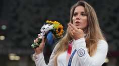 Oštěpařka vydražila medaili na pomoc nemocnému dítěti, pak ji dostala zpátky