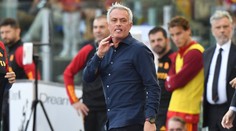 Mourinho dostal zase červenou. Posmíval se soupeři a bude týmu chybět