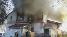 Rodiny jsou po ničivém požáru na mizině. Radnice jim poskytla náhradní bydlení