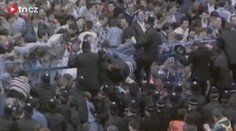 VIDEO: V Liverpoolu se sešlo 20 tisíc lidí! Uctili památku 96 obětí tragédie v Hillsborough