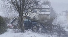Vichr smetl autobus ze silnice. Norsko zasáhla nejsilnější bouře za 30 let