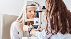 Kdy jít k očnímu lékaři a kdy zamířit k optometristovi?