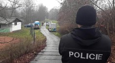 Zabité miminko bylo zabalené v ručníku z lázní. Policie hledá svědky