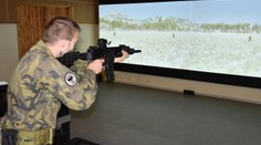 Čeští vojáci už nemusejí střílet venku. Trénují na novém simulátoru