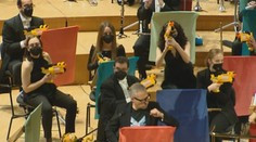 Muzikanti odehráli koncert na dětské hračky. Slyšet byly i plastové pistole