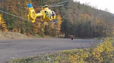 Cyklistka si v Beskydech vážně poranila hlavu, odvážel ji vrtulník