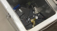 Praha sbírá od lidí staré mobily. Výtěžek jde na dobré účely