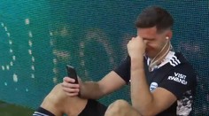 Nečekaný hrdina Martínez: FA Cup oslavil v slzách, ze hřiště volal rodině
