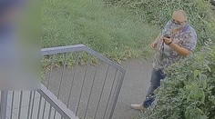 Muži se podařilo obrat seniorku o 120 tisíc, hledá ho policie