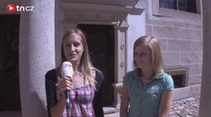 Na zámku v Telči provádějí turisty děti ze základní školy