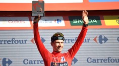 Převlékání na Vueltě. Červený dres má staronového majitele