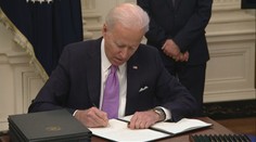 Muži v jednom týmu s ženami! Biden podepsal transgenderový program