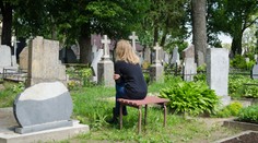 Sousedé se opili a pohřbili ji zaživa. Nina si sama musela vyhrabat hrob