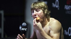 UFC "otesánek" na váze překvapil! Po splnění limitu vystrčil zadek