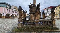 Řidič se prý lekl a zničil památku z 18. století. Opilý nebyl