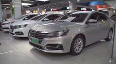 Autosalón nabízel luxusní auta. Všechna výrazně pod cenou