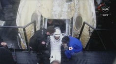 Posádka páté mise SpaceX bezpečně přistála u pobřeží Floridy
