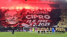 Fanoušci Slavie uctili památku Františka Cipra. Fotbalisté pak porazili Brno