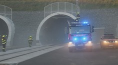 Z tunelu na Plzeňsku se valil dým. Jeho původ hasiče překvapil