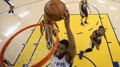 Golden State vyhráli a vedou sérii, Philadelphia klopýtla s Miami!