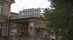V nemocnici na Bulovce spadl výtah. Uvnitř bylo 13 lidí