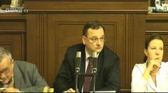 Vládní koalice schválila zprůhlednění státních zakázek! Opozice se bouří!