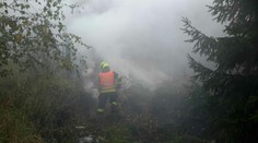 Hasiči u požáru štěpky zasahují druhý den, lidem doporučili nevětrat!