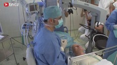 EXKLUZIVNÍ VIDEO: Unikátní operace oka poprvé v Česku