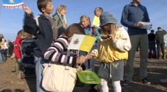 SLEDOVALI JSME VĚŘÍCÍ: Po mši rodina navštívíla známé v Brně