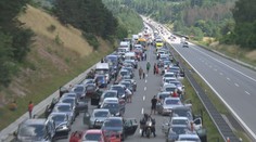Dálnici D1 zablokovala dopravní nehoda, tvořily se dlouhé kolony
