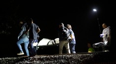 Sedmičlenná skupinka přecházela přes koleje, čtyři nepřežili