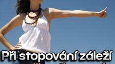 Při stopování záleží na velikosti poprsí