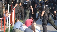 Fotbalová bitka: 50 zraněných policistů, 230 zadržených