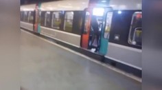 Tohle video baví internet: Žena blokovala vlak, dopadla jak ve filmu 300!