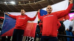 Těsně po příletu:Oštěpaři Vadlejch a Frydrych přivezli medaile z MS