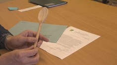 Bek dostává vařečky. Obce tak protestují proti změně financování nepedagogů
